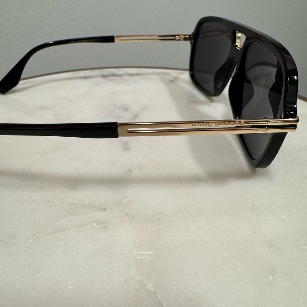 Marc Jacobs Black Sunglasses with Yellow Case - Picture 8 of 10